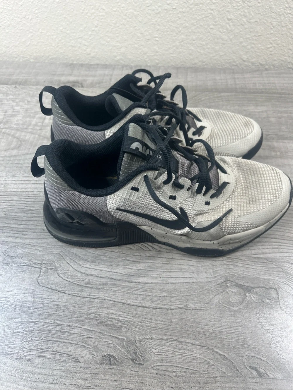 Nike Men's White and Black Air Max Sneakers Size 8